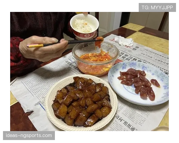张志磊下楼买菜那张照片我盯了三遍——看着像邻居,手上那块表像能买邻居三年的饭 张志磊下楼买菜那张照片我盯了三遍——看着像邻居,手上那块表像能买邻居三年的饭